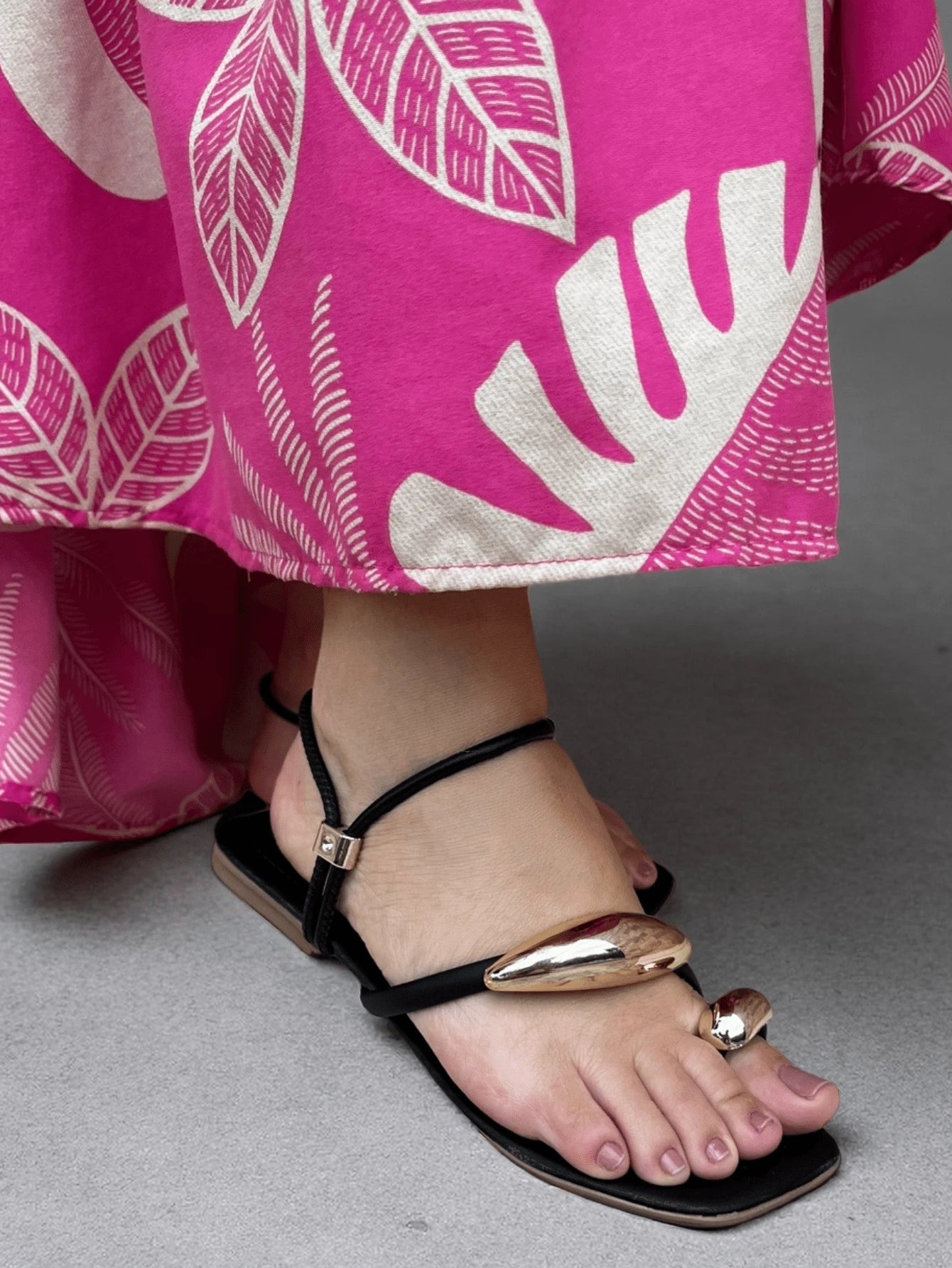 Women's Metallic Toe-Ring Flat Sandals | Golden & Black